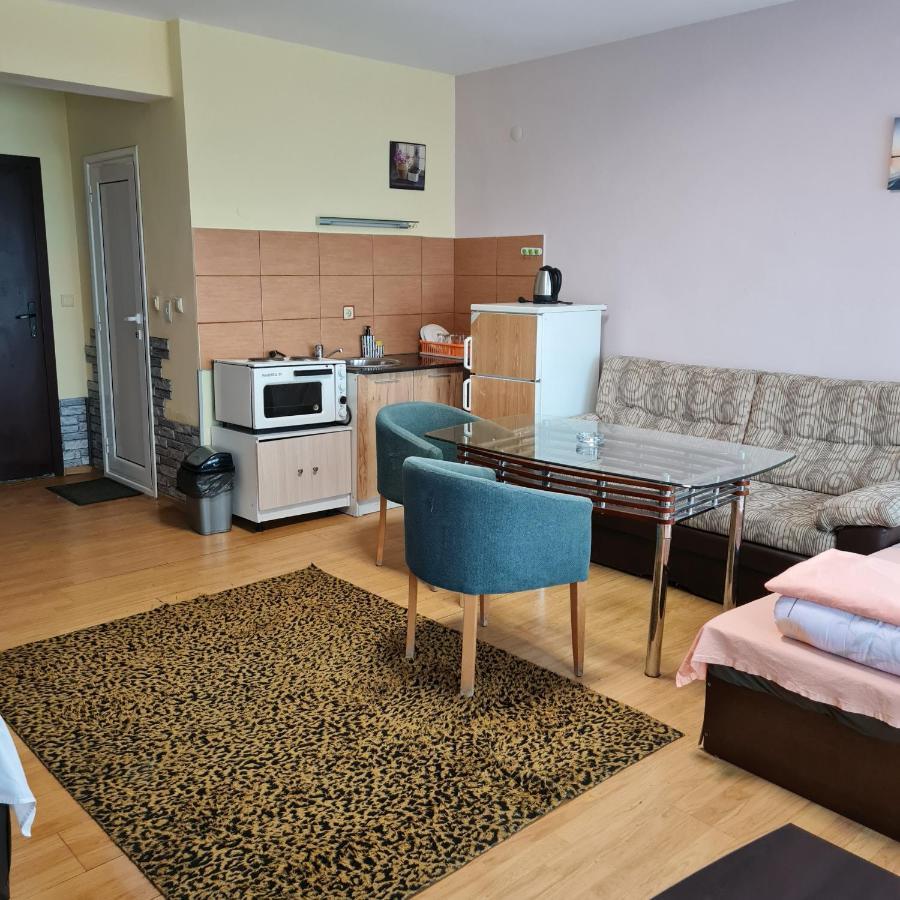 елка Apartament *